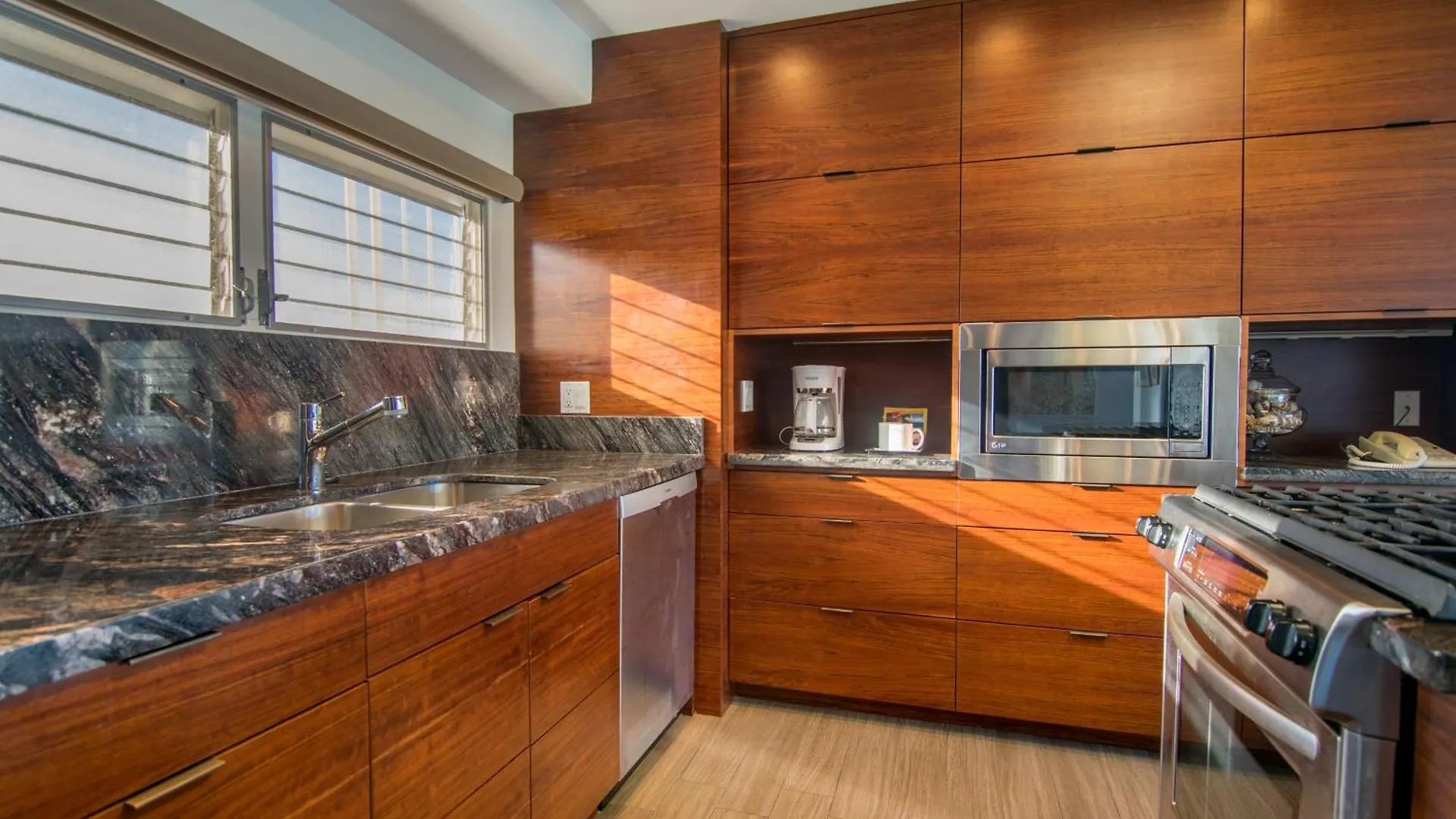Waikiki Shore By Outrigger - Select Your Unit Honolulu 0*,  United States