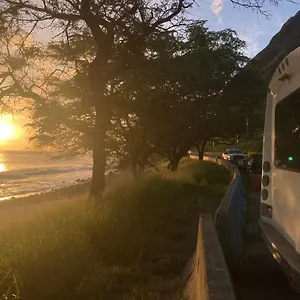 Botel Oahu Camper Adventures, Kailua